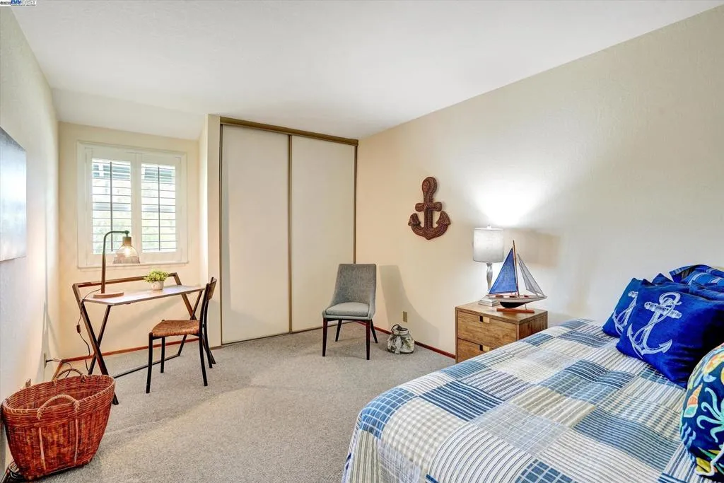 Alameda, California 94502, United States, 3 Bedrooms Bedrooms, ,3 BathroomsBathrooms,Residential,Pending,187165