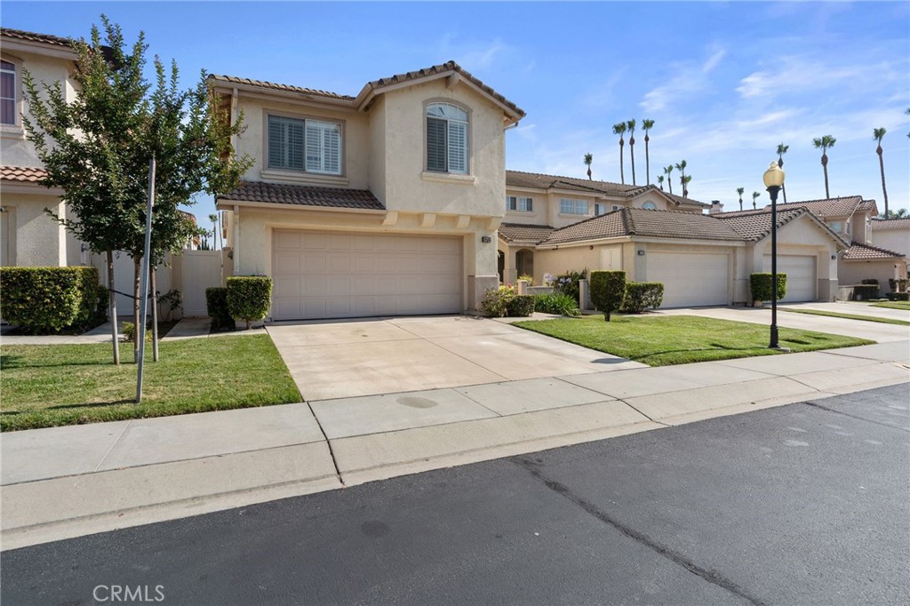 572 E Stephanie Drive