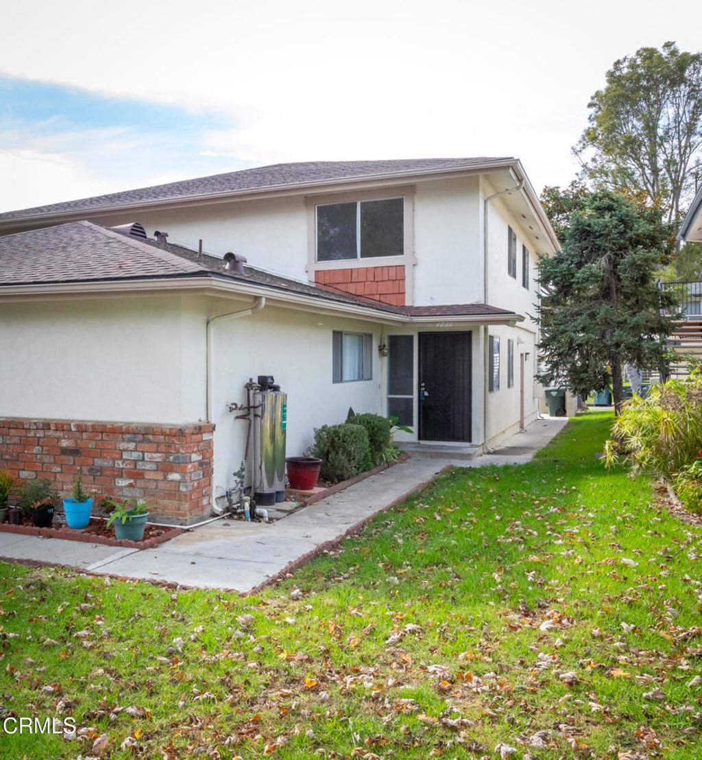 Photo of 1231 Saratoga Avenue, Ventura, CA 93003 (MLS # V1-33514)