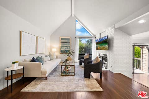 Photo of 835 S Lucerne Boulevard #310, Los Angeles, CA 90005 (MLS # 26871001)