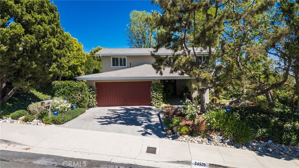 Photo of 24529 Calvert Street, Woodland Hills, CA 91367 (MLS # SR26081471)