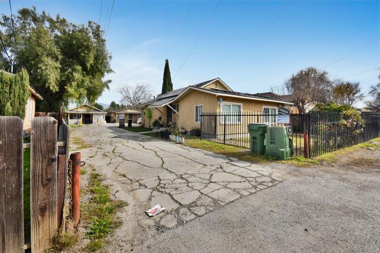 2138 E San Antonio Street