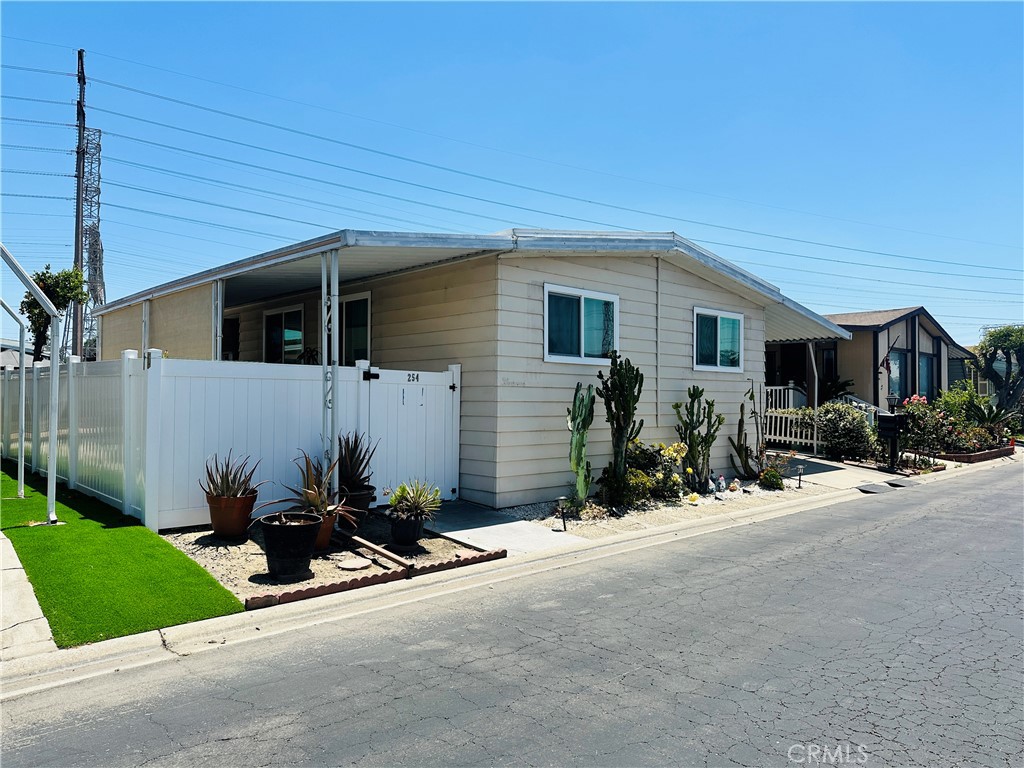 3595 Santa Fe Ave 254