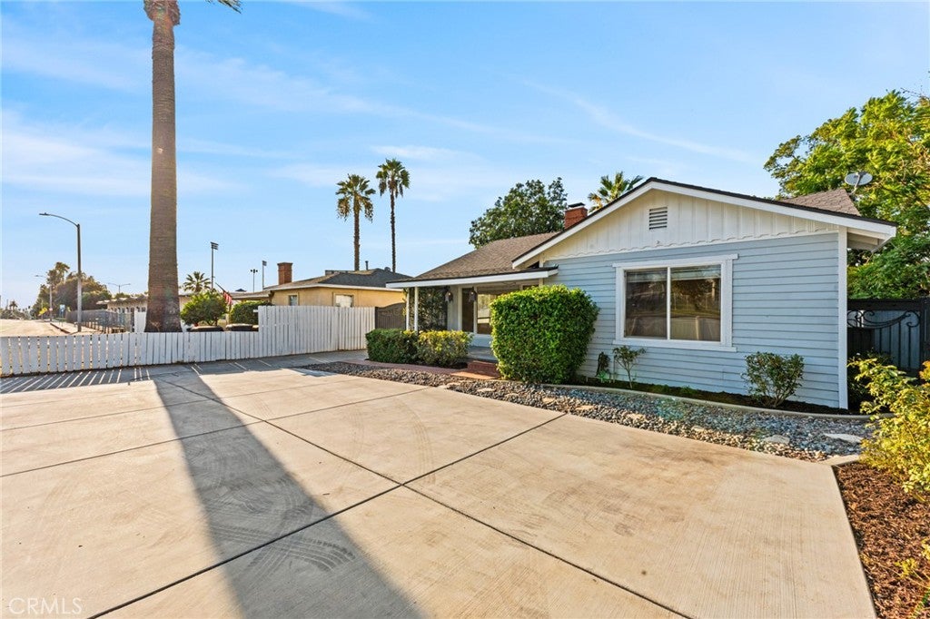 839 E Citrus
