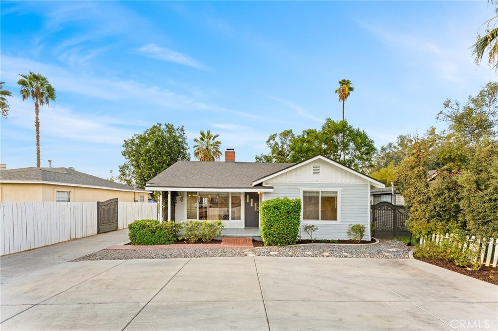 839 E Citrus
