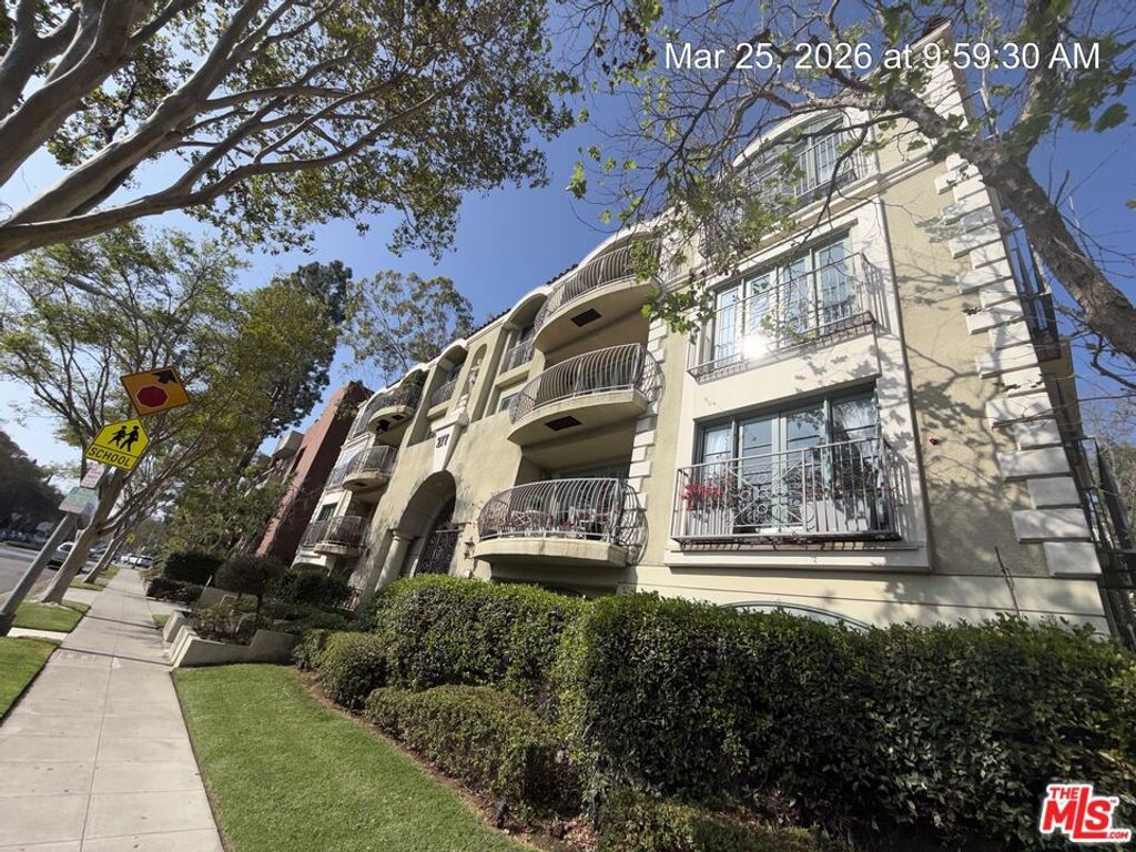 Photo of 277 S Spalding Drive #303, Beverly Hills, CA 90212 (MLS # 26669671)