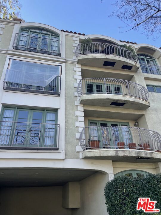 277 S Spalding Drive 303