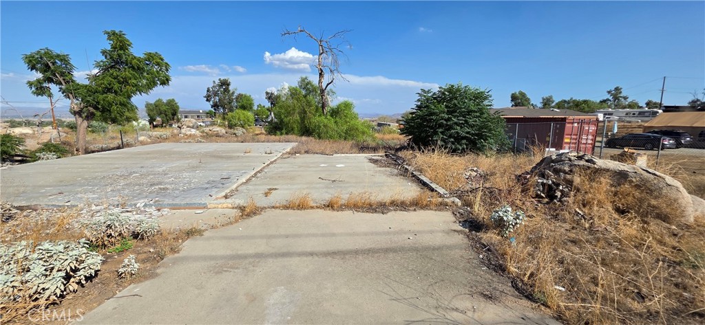Don't miss this amazing opportunity to own this Mixed use almost an ACRE of land to own and build, rather it is your family's dream home, Multi Unit complex or the business of your dreams. Go today and take a look, vision your dream, and submit an offer, YES DREAMS DO COME TRUE!