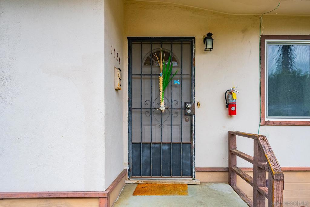 1124 1128 E 2nd Ave