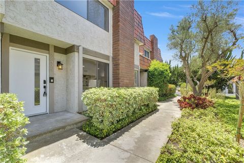 Photo of 27925 Ridgebluff Court, Rancho Palos Verdes, CA 90275 (MLS # PW26093305)