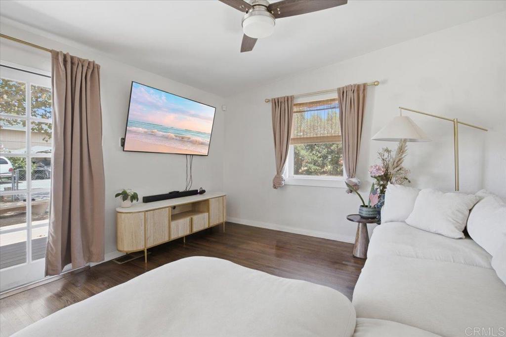 12010 Lakeside Court