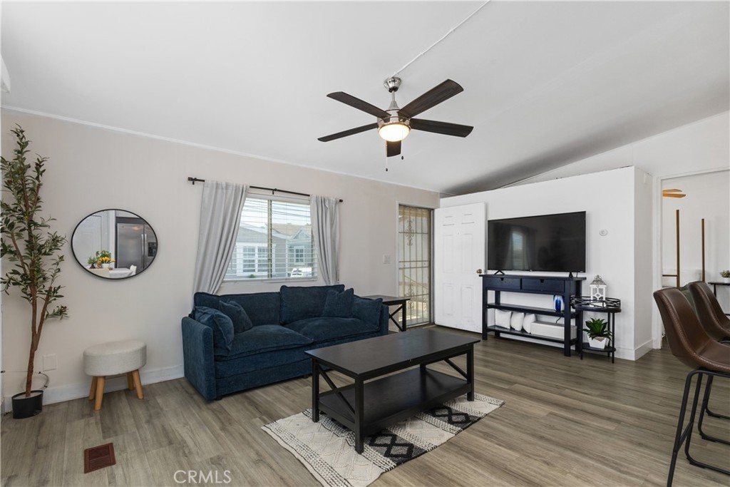 327 W Wilson Street 49