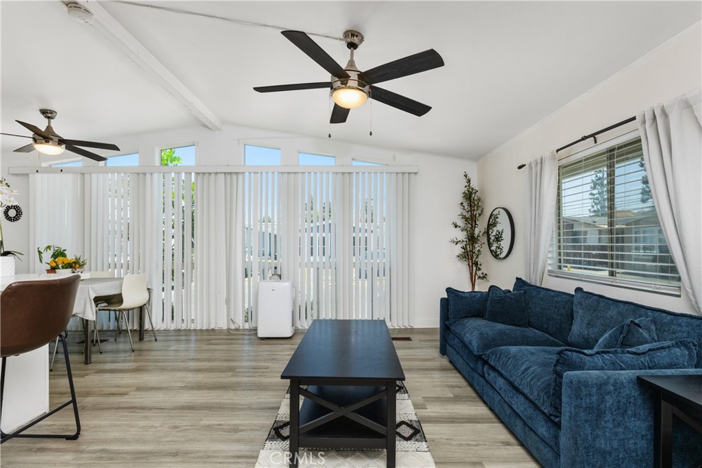 327 W Wilson Street 49