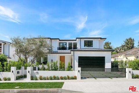 Photo of 211 Veteran Avenue, Los Angeles, CA 90024 (MLS # 25546779)