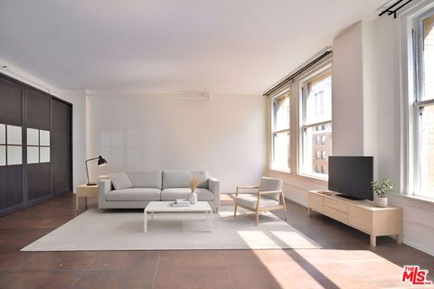 Photo of 215 W 7th Street #907, Los Angeles, CA 90014 (MLS # 26699917)