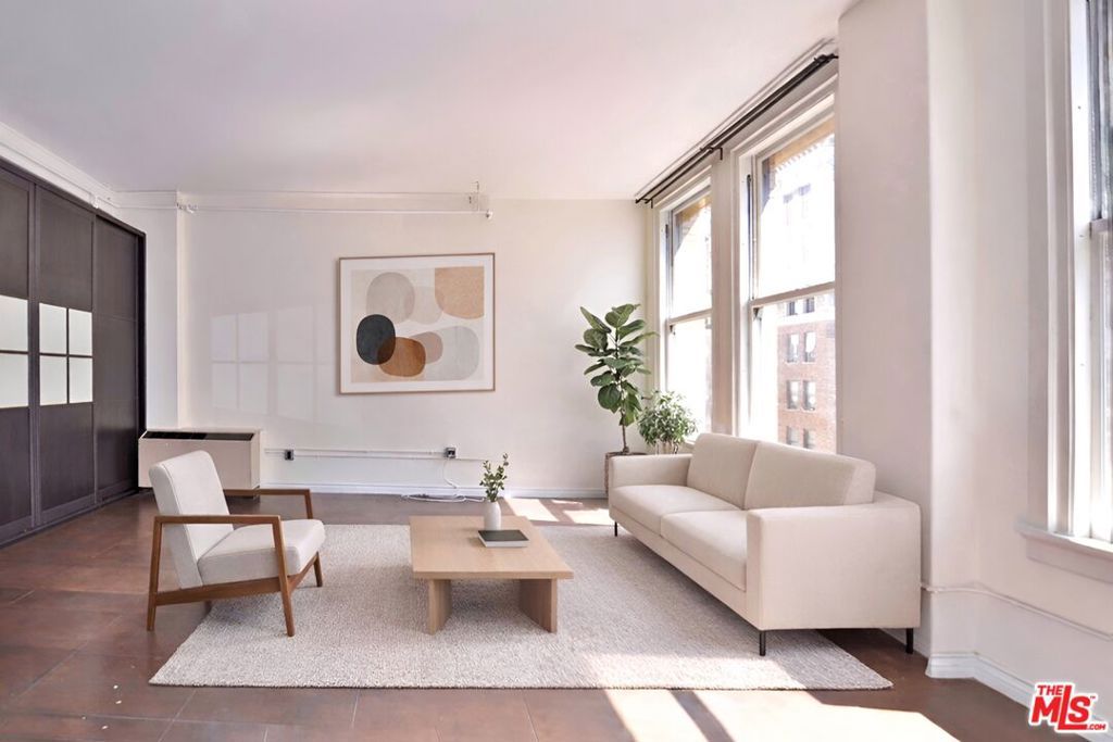 Photo of 215 W 7th Street #907, Los Angeles, CA 90014 (MLS # 26699917)