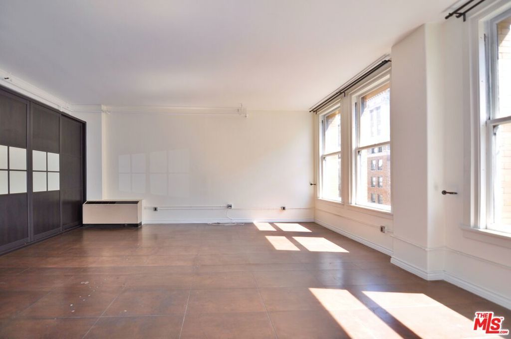 Photo of 215 W 7th Street #907, Los Angeles, CA 90014 (MLS # 26699917)