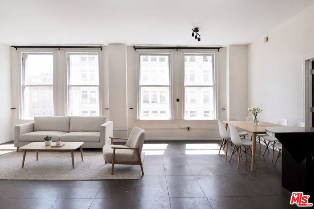 Photo of 215 W 7th Street #907, Los Angeles, CA 90014 (MLS # 26699917)