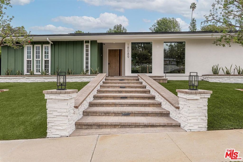 Photo of 18089 Lake Encino Drive, Encino, CA 91316 (MLS # 26651351)