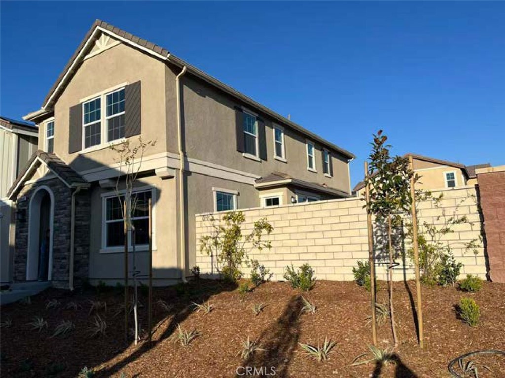 Welcome to 8542 Bison, a stunning newly built residence thoughtfully upgraded inside and out. Situated on one of the largest lots in the community, this home offers the perfect balance of modern design, comfort, and functionality.
Step through the front door into a completely open floor plan that seamlessly connects indoor and outdoor living, with ample yard space ideal for both relaxation and entertaining.
The chef inspired kitchen showcases new granite countertops, a stovetop range, dishwasher, sink, and custom soft-close cabinetry. Bathrooms have been tastefully remodeled with contemporary tilework, new vanities, and water-efficient low-flow toilets.
Originally built as a 3-bedroom, 2-bathroom home with 1,595 square feet of living space, this property combines thoughtful updates with everyday practicality.
Conveniently located near the 71 and 83 freeways, the Chino Preserve Gateway, and within the Preserve community, residents enjoy easy access to shopping, dining, and recreation.
Lease Terms:
Minimum 1-year lease
Tenant responsible for: gas, electricity, water, and trash
Landlord responsible for: HOA
? Don’t miss the chance to lease this move-in ready home!
