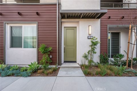 Photo of 637 S Lyon St St, Santa Ana, CA 92705 (MLS # OC26117763)