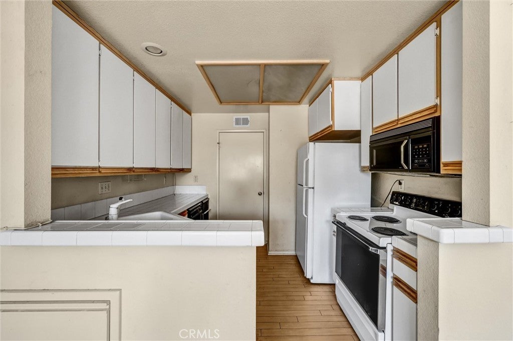 360 Villa Point Drive, Newport Beach CA 92660 - Photo 12
