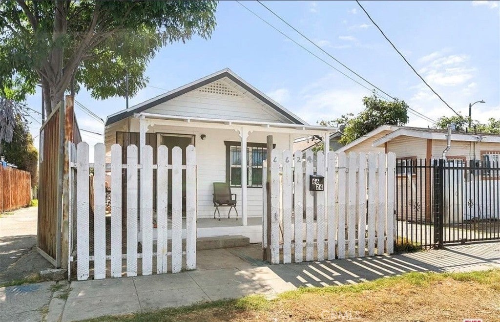 1161 6624 W 67 street ST, Los Angeles CA 90044