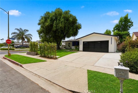 Photo of 23800 Tiara ST, Woodland Hills, CA 91367 (MLS # SR26138471)