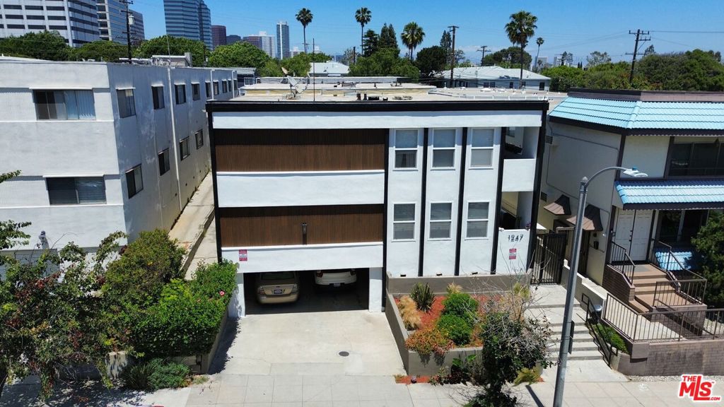 Properties 2 1247 Berkeley Street