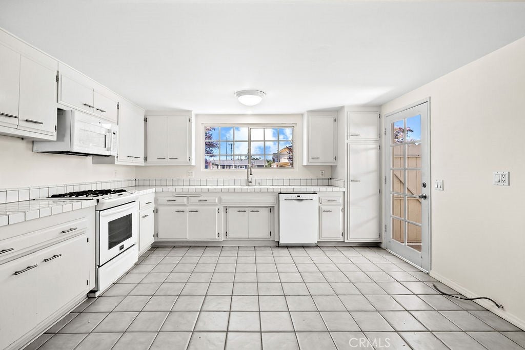 19742 Potomac Lane, Huntington Beach CA 92646 - Photo 16