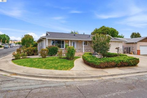 Photo of 1401 Monterey Dr, Antioch, CA 94509 (MLS # 41136212)
