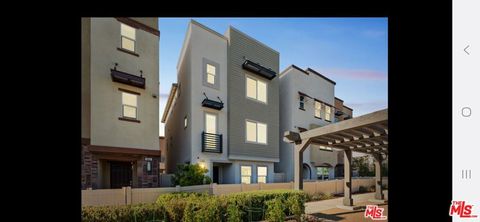 Photo of 605 Daniel Freeman Circle, Inglewood, CA 90301 (MLS # 25629957)