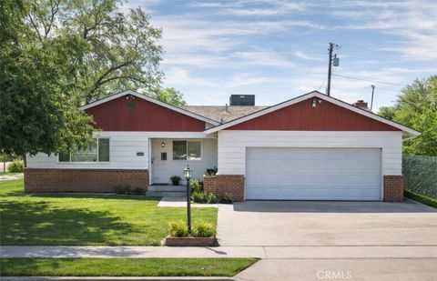 Photo of 2100 N Kensington Way, Hanford, CA 93230 (MLS # CV26050330)