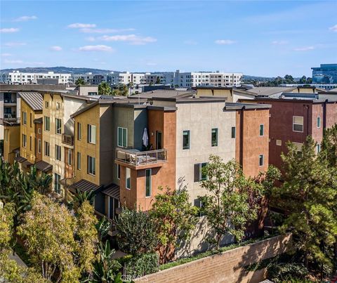 Photo of 507 Rockefeller, Irvine, CA 92612 (MLS # DW26027486)