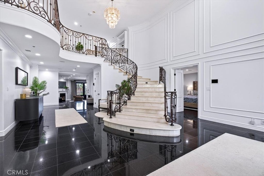 195 Flowerfield Lane
