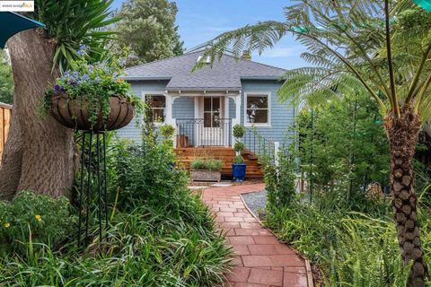 Photo of 2222 Carleton St St, Berkeley, CA 94704 (MLS # 41114861)