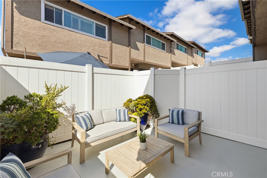 1140 Manhattan Beach D