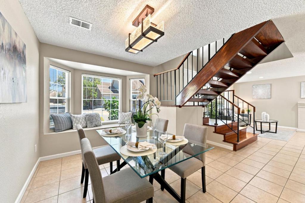 977 Ivory Creek Drive