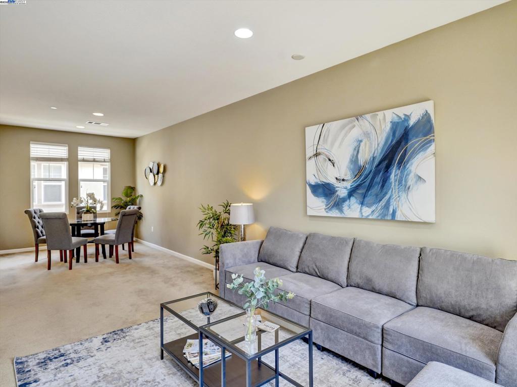 MONTAGE - Residential