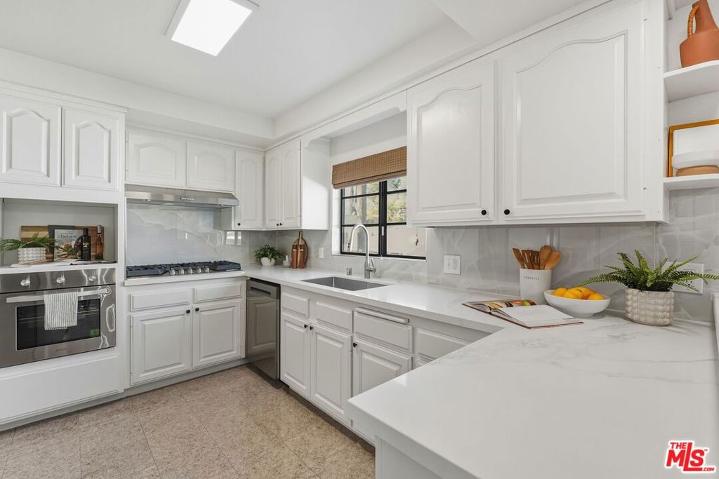 645 E Magnolia Boulevard F