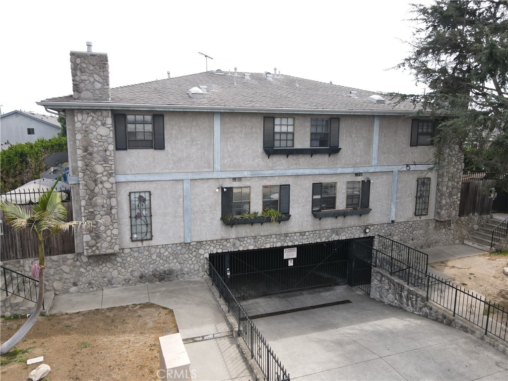 Welcome to this spacious and move-in-ready 2-bedroom, 2.5-bathroom townhome-style condominium located in a quiet 12-unit community in Gardena. With 1,155 sq ft of thoughtfully designed living space, this condominium offers comfort, functionality, and modern style.
The first floor features an open-concept layout that seamlessly connects the living room, dining area, and kitchen, creating a bright and airy feel throughout. Enjoy direct access to two private patios from the main living areas, perfect for morning coffee, weekend barbecues, or simply relaxing outdoors. A convenient half bathroom for guests is also located on the first level.
Upstairs, you'll find two generously sized bedrooms, each with its own en-suite full bathroom, offering privacy and convenience for residents or guests. The primary suite includes ample closet space and natural light, making it a peaceful retreat at the end of the day.
This well-maintained unit is perfect for first-time buyers, small families, or investors looking for a great opportunity in a desirable South Bay location. Don’t miss the chance to make this lovely condo your new home!