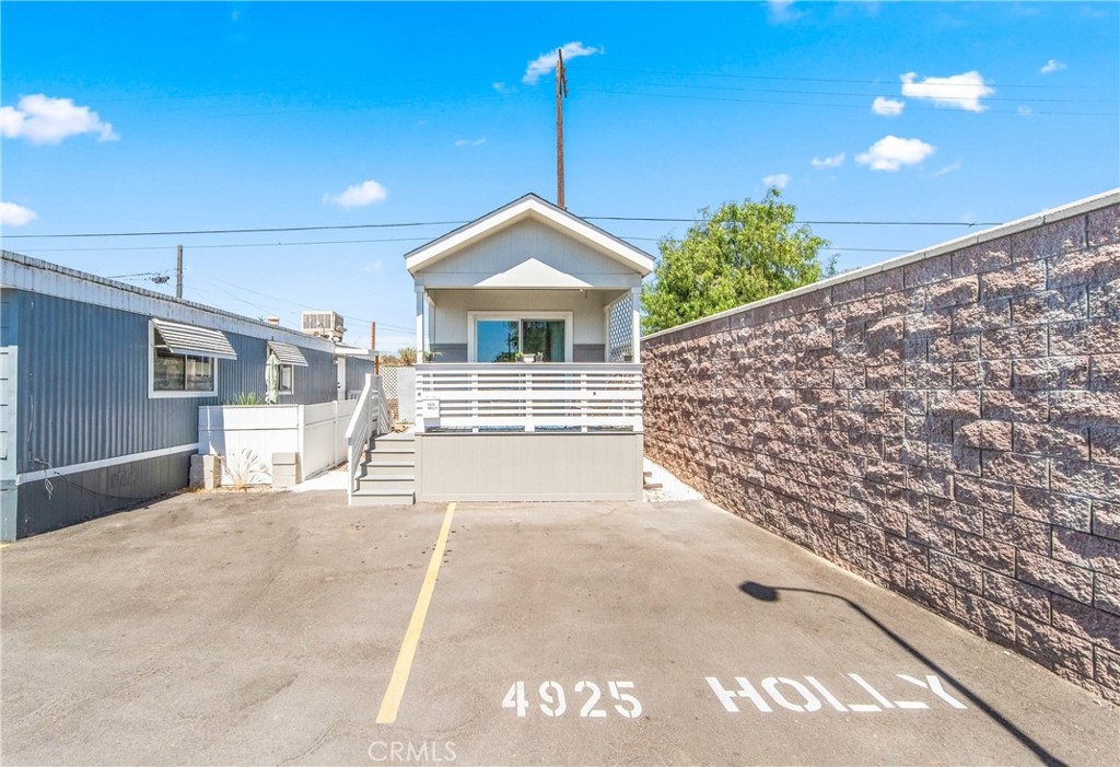 4925 Holly