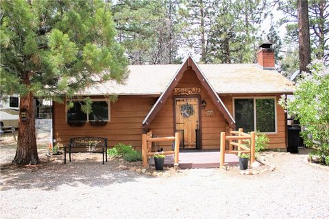 Photo of 328 Wabash Ave, Sugarloaf, CA 92386 (MLS # IG26042487)