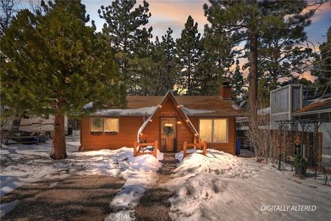 Photo of 328 Wabash Ave, Sugarloaf, CA 92386 (MLS # IG26042487)