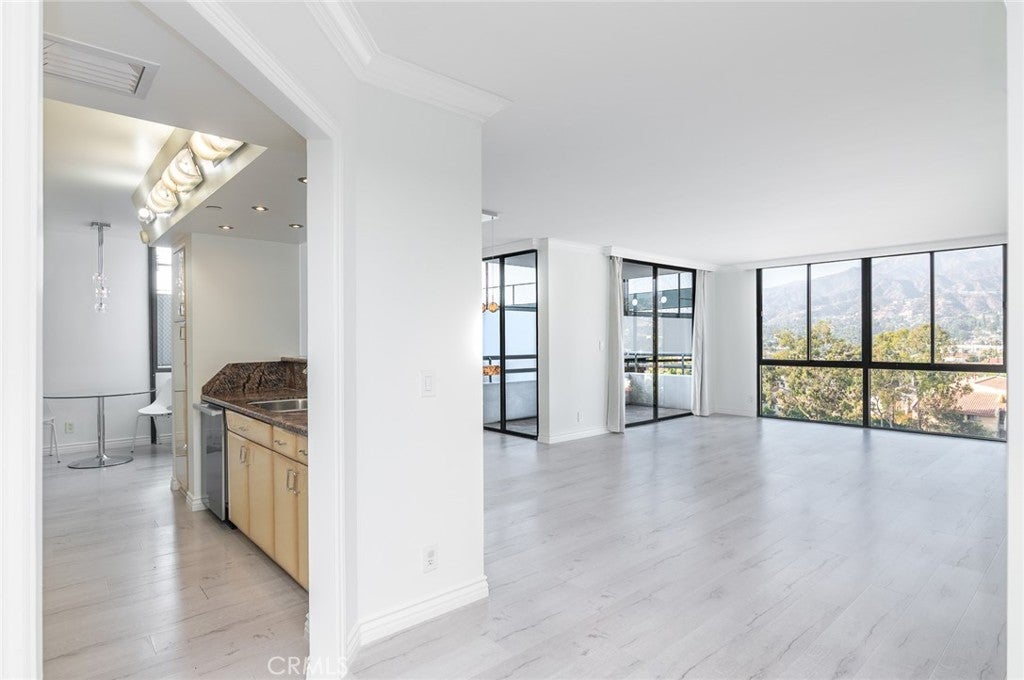 343 E Pioneer Drive 802