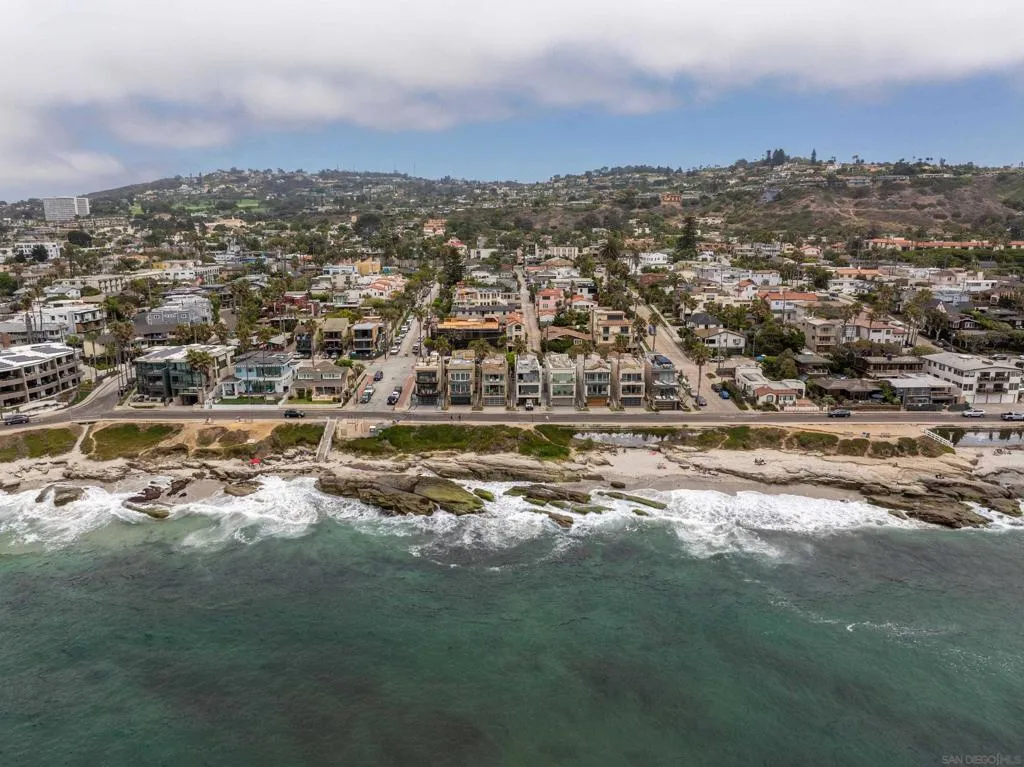 La Jolla, California 92037, United States, 4 Bedrooms Bedrooms, ,4 BathroomsBathrooms,Residential,Active,184610