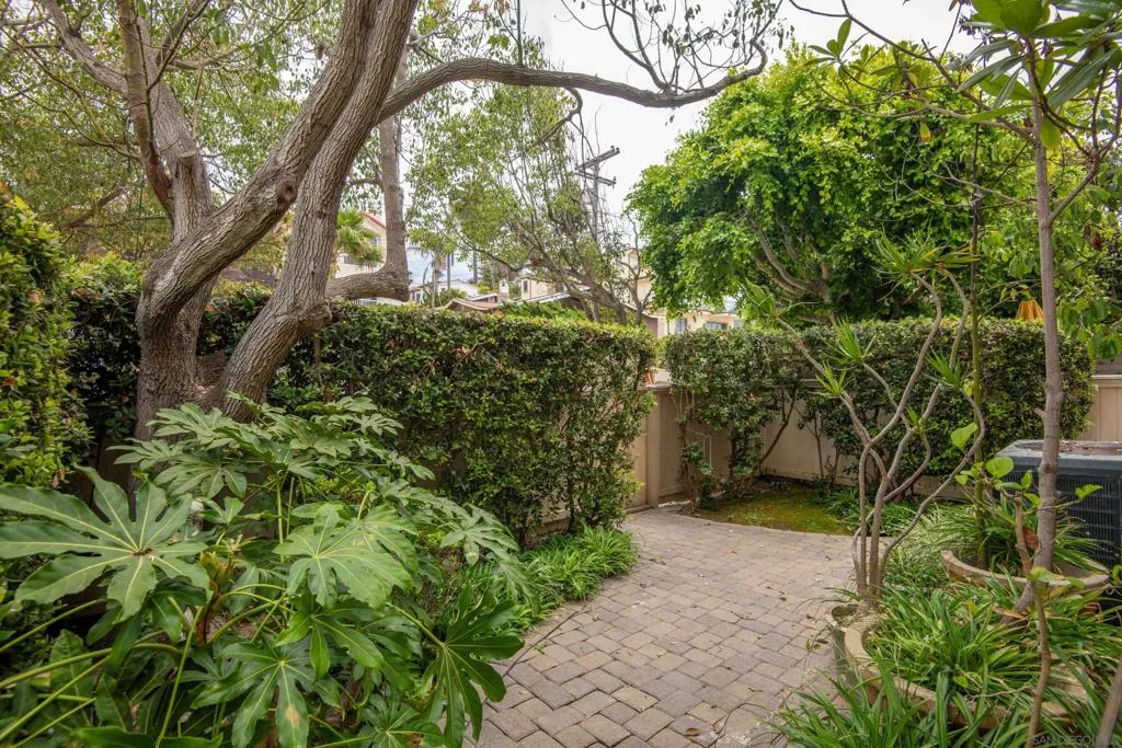 La Jolla, California 92037, United States, 4 Bedrooms Bedrooms, ,4 BathroomsBathrooms,Residential,Active,184610