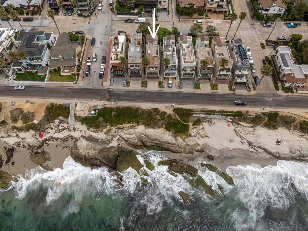 La Jolla, California 92037, United States, 4 Bedrooms Bedrooms, ,4 BathroomsBathrooms,Residential,Active,184610