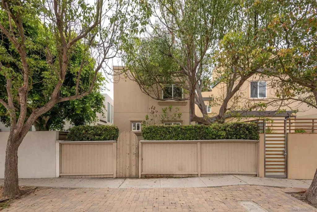 La Jolla, California 92037, United States, 4 Bedrooms Bedrooms, ,4 BathroomsBathrooms,Residential,Active,184610