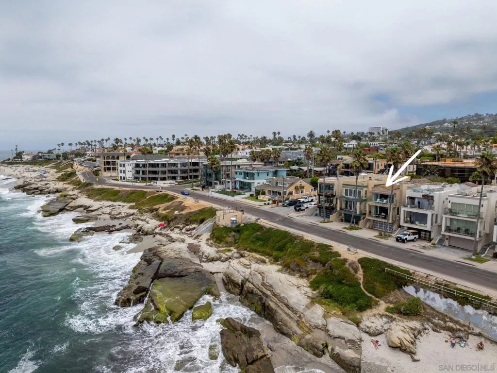 La Jolla, California 92037, United States, 4 Bedrooms Bedrooms, ,4 BathroomsBathrooms,Residential,Active,184610